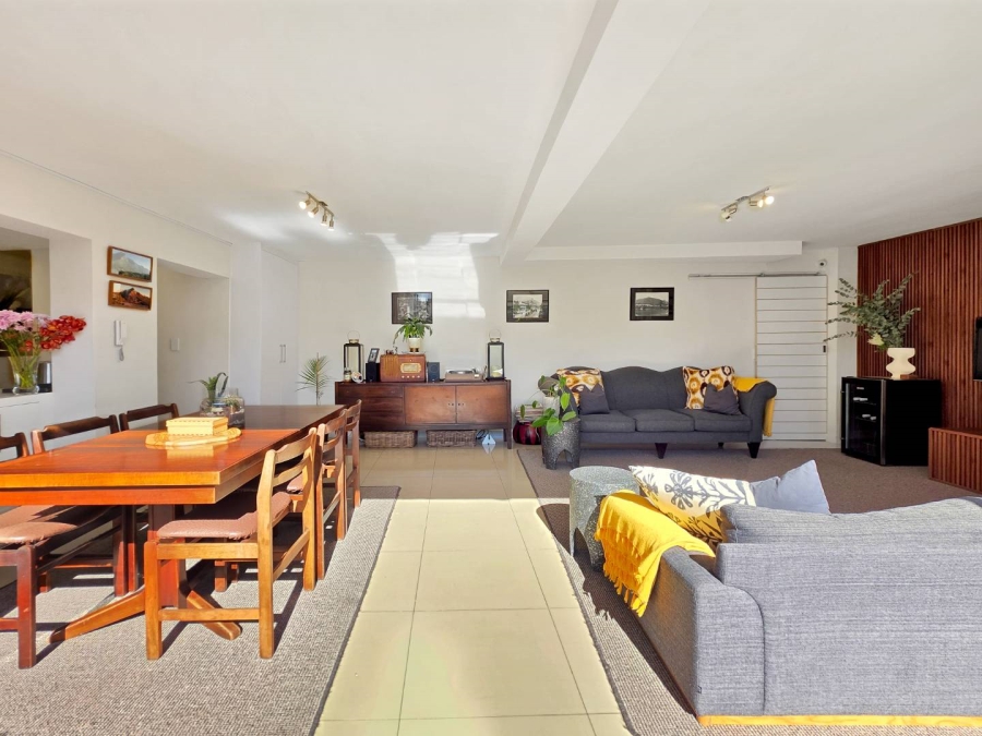 2 Bedroom Property for Sale in Sea Point Western Cape